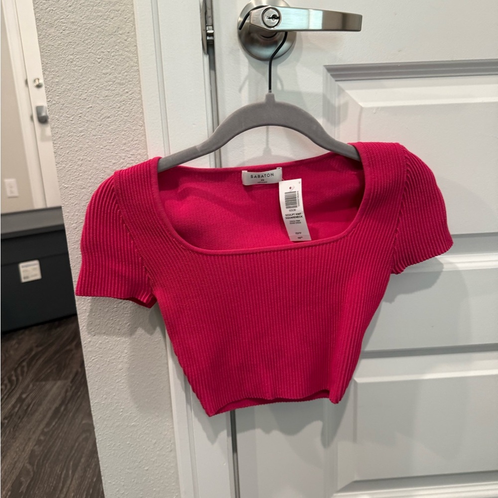 Babaton Fuchsia Ribbed Crop Top